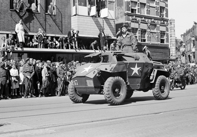 831622 Afbeelding van de Memorial D-Day Parade met militairen van de 3rd Canadian Infantry Division in de Potterstraat ...